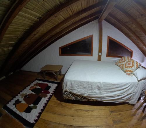 a bedroom with a bed in a wooden ceiling at Hotel SoleMare in Montañita