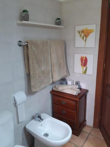 a bathroom with a white toilet and a sink at Islabella Lanzarote habitaciones en Villa con entrada particular in Tías