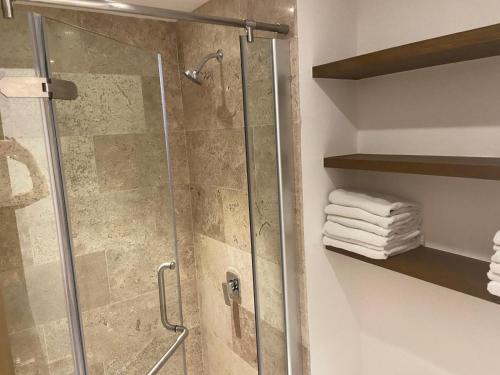 Ένα μπάνιο στο IPANA B113 inner court, quiet 1 Bedroom Apt