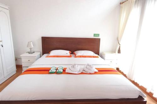 Postel nebo postele na pokoji v ubytování Villa Jogja Syariah