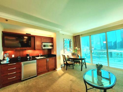 Kuchyň nebo kuchyňský kout v ubytování The Signature at MGM Condo! Stunning Strip Views & No Resort Fees!