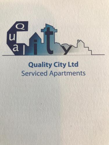 ein Zeichen, dass die Apartments mit Hotelservice durch die Stadt in der Unterkunft Quality City - Central Birmingham in Birmingham