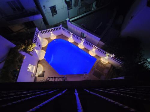 una vista panoramica su una piscina di notte di The Professor's Hotel a Bodrum City