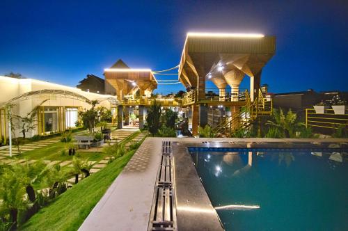 Bazén v ubytování Hoa Mây Hotel nebo v jeho okolí