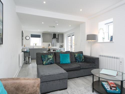 Posezení v ubytování Pass the Keys Modern 2 bed Apartment in Rhosneigr