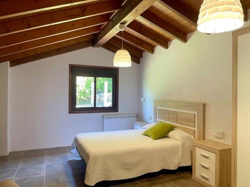 a bedroom with a large bed and a window at Espectacular casa en Covelo in Covelo