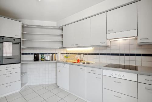 Kuchyň nebo kuchyňský kout v ubytování Spacious Central Apartments HOTING