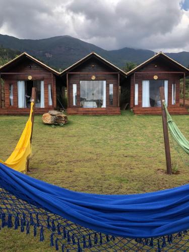 a blue tarp in front of a house at Recanto dos Pássaros in Alto Caparao