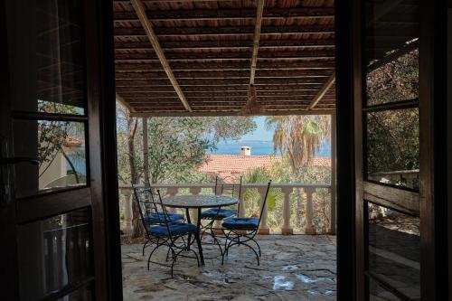 カシュにあるKaktus Adaの海の景色を望むパティオ(テーブル、椅子付)