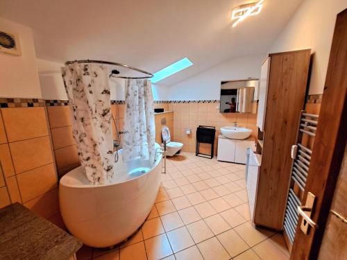a large bathroom with a tub and a sink at Schloss Hilbringen Gesindewohnungen in Merzig