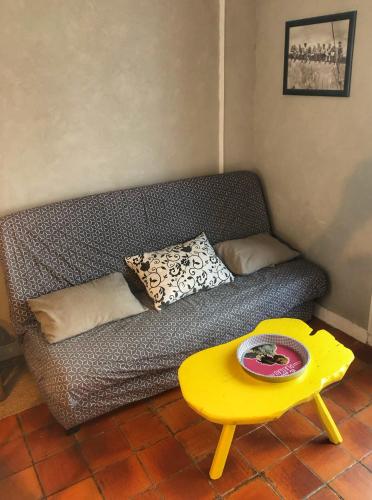 a living room with a couch and a yellow table at La plage in Fécamp