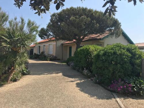 VILLA LES PIEDS DANS L’EAU ACCES DIRECT A LA PLAGE