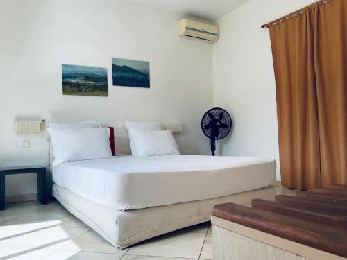 a bedroom with a large white bed in a room at Kokoloko in Ambatoloaka