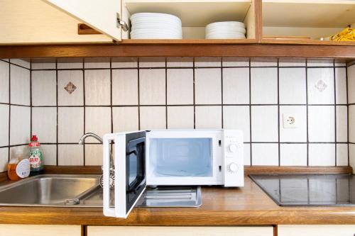 a microwave oven sitting on top of a kitchen counter at City Center Apartment Kleve in Kleve
