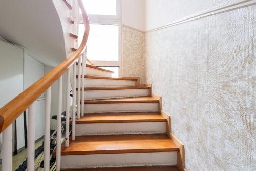a staircase in a house with wooden steps at City Center Apartment Kleve in Kleve