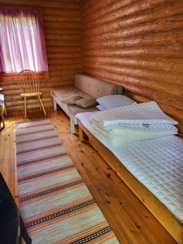 Ένα ή περισσότερα κρεβάτια σε δωμάτιο στο Pahkalanniemi Camping