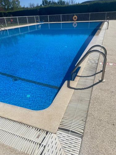 a swimming pool with a bench next to it at Hospedería Monasterio de La Vid in La Vid y Barrios