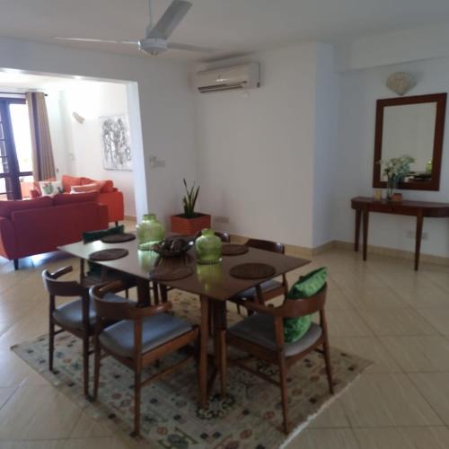 Svetainės erdvė apgyvendinimo įstaigoje Ocean View Apartment D5