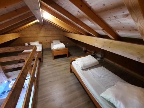 a room with three beds in a cabin at Gîte Les sepneilles ! in Gérardmer