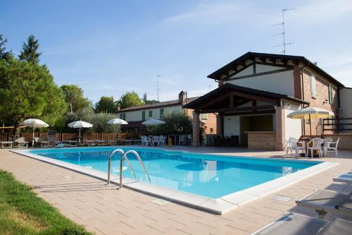 Πισίνα στο ή κοντά στο Agriturismo e Cantina La Sabbiona