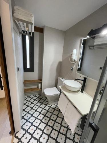 a bathroom with a sink and a toilet at ROS CENTRIC Cal Ros in Montblanc