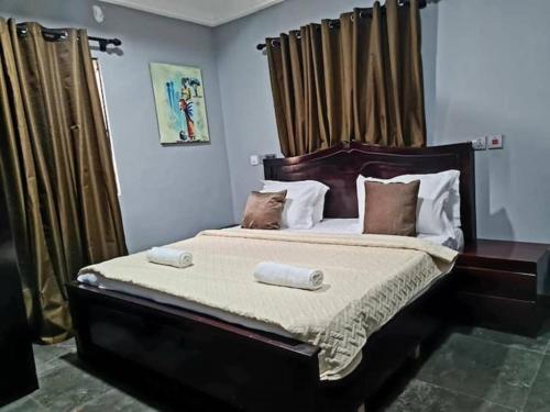 a bedroom with a bed with two towels on it at Cozy Quiet & Fantastic- Close to Highway - Parking in Apenkwa