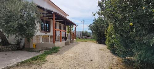 a dirt road next to a house with a building at la casina della valle in San Martino in Pensilis