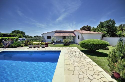 Tolle Ferienwohnung mit großem Pool, Klima, WLAN, BBQ