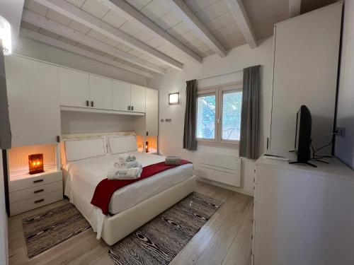 A bed or beds in a room at Antica Fonte Holiday Homes