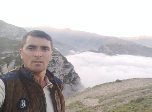 a man standing on top of a mountain at Zaur Guest hause in Xınalıq