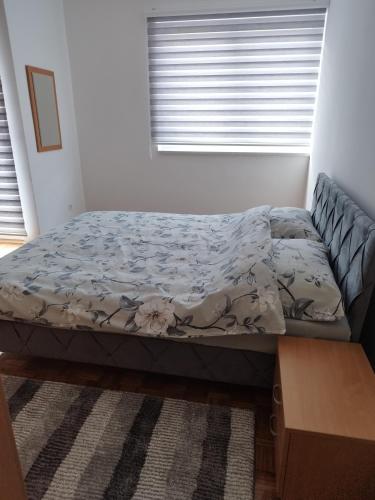 Postel nebo postele na pokoji v ubytování Apartman Sandi