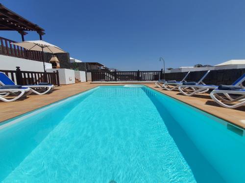 Lujosa Villa 4 hab Piscina, Jacuzzi y Vistas Mar
