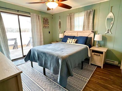 a bedroom with a bed and a ceiling fan at Lakeside Oasis with Kayaks, Hot Tub, & Fire Pit in Clifton
