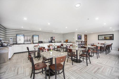 Εστιατόριο ή άλλο μέρος για φαγητό στο Baymont by Wyndham Grand Haven