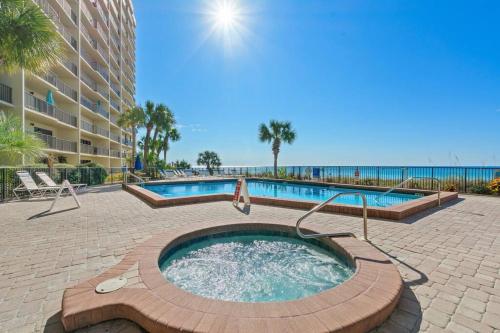 Kolam renang di atau dekat dengan SeaRenity with WOW views of the Gulf of Mexico plus FREE beach gear and heated facility pool