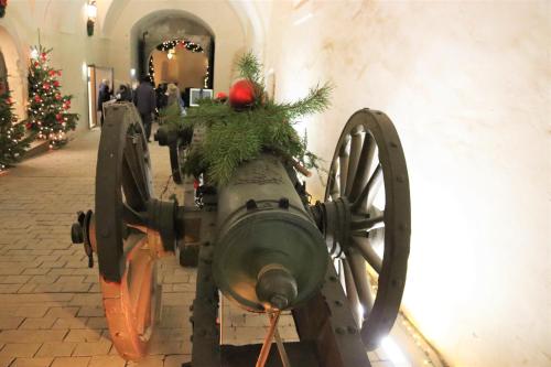 a cannon with christmas decorations on it in a building at Appartement ROSalia in Forchtenstein