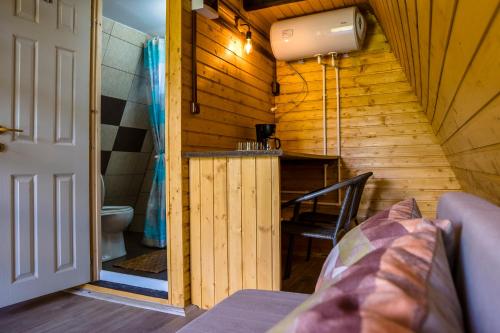 a small room with a toilet in a wooden house at Aquacool in Crasna