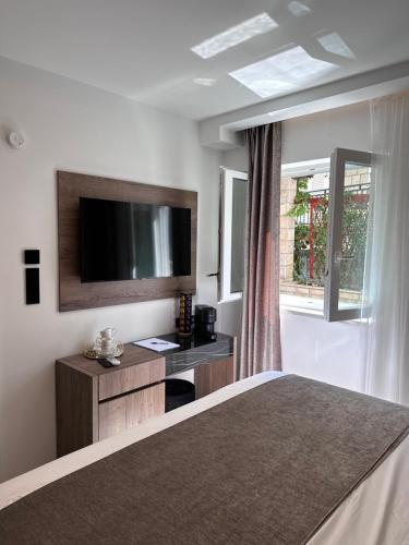 TV a/nebo společenská místnost v ubytování Luxury Rooms Andrea