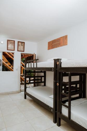 a room with three bunk beds and a wall at Kasakolà in Palomino