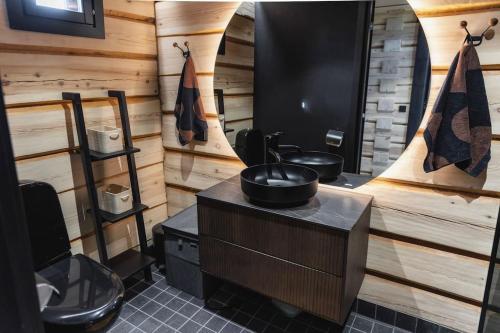 a bathroom with a sink and a toilet at Upea Villa Lapin Kulta hirsihuvila Inarijärven rannalla in Inari