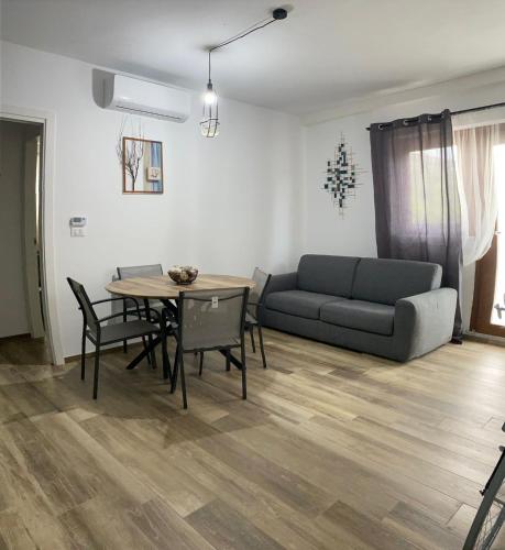 a living room with a couch and a table at Il rifugio tra gli ulivi in Ortona