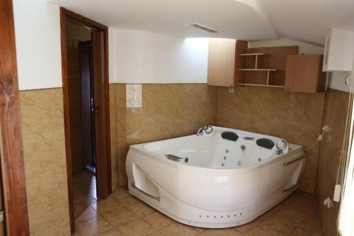 Koupelna v ubytování Family Hotel Papi