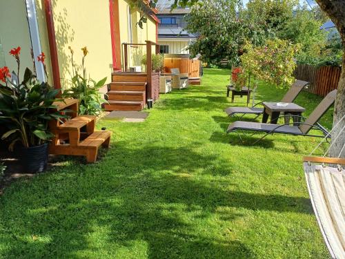 Κήπος έξω από το Pärnu Posti Apartment