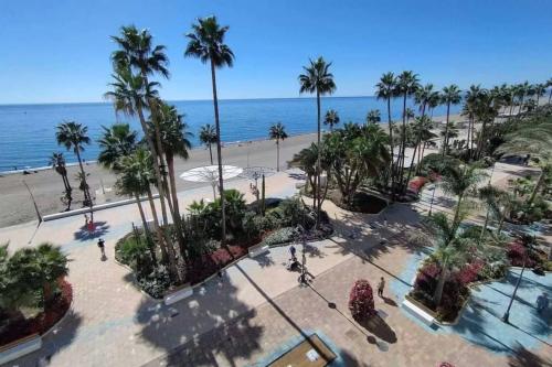 2-Bedroom Beachside Apartment with Private Parking, Estepona Centre