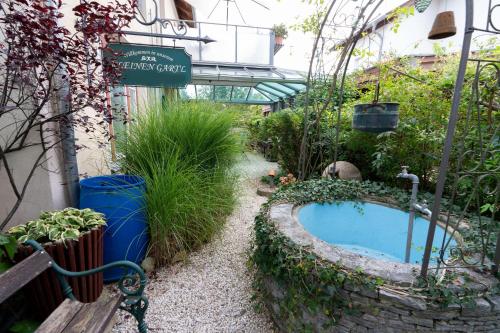 a garden with a bath tub in a yard at Ferienhaus Tolazzi in Arnoldstein
