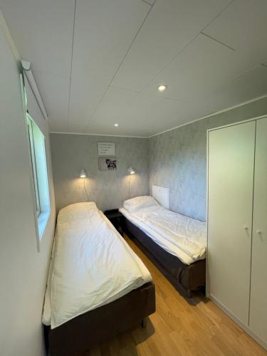 two beds in a small room with twoermottermott at Cottage Sanna in Jönköping