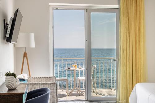 a room with a view of the ocean at Giuggiulena in Siracusa