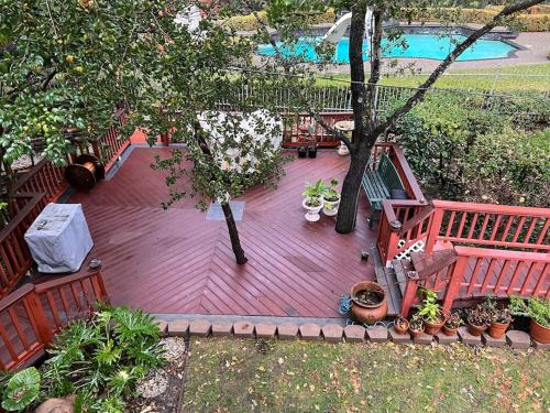Κήπος έξω από το Beautiful New Loft with Spectacular Outdoor Spaces