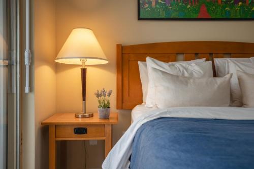 Ideally located lofted 3 Bedroom Suite – Photos 2