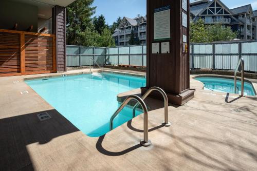 Ideally located lofted 3 Bedroom Suite – Photos 3
